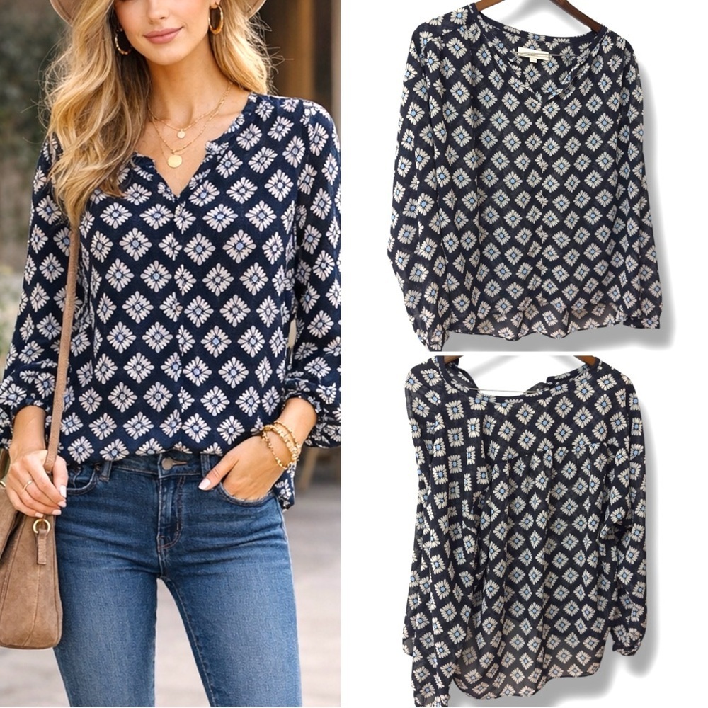 LOFT Ann Taylor | NWOT Navy and White Diamond Floral Print V-Neck Blouse (sz M)